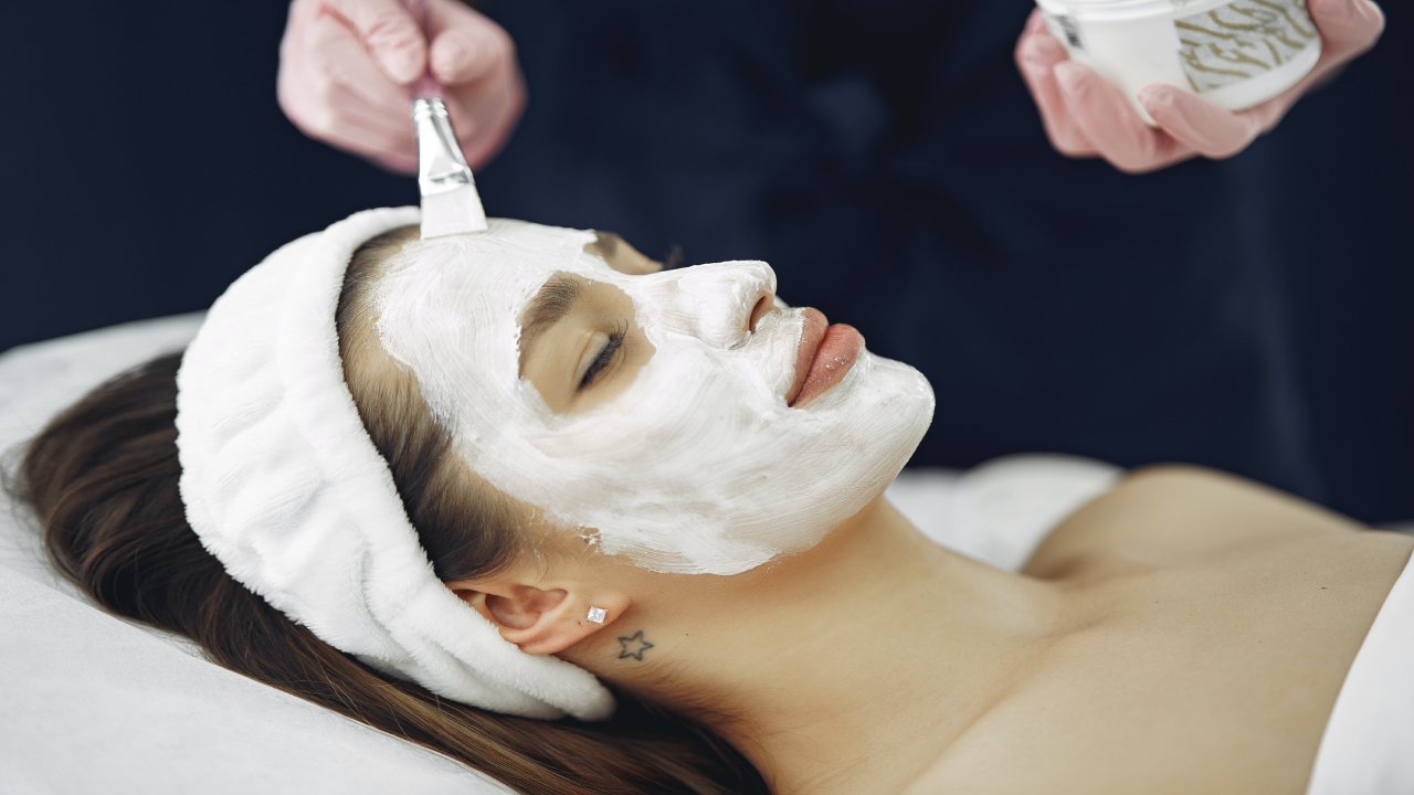 Read more about the article Facial Treatments: Which One is Right for Your Skin Type?